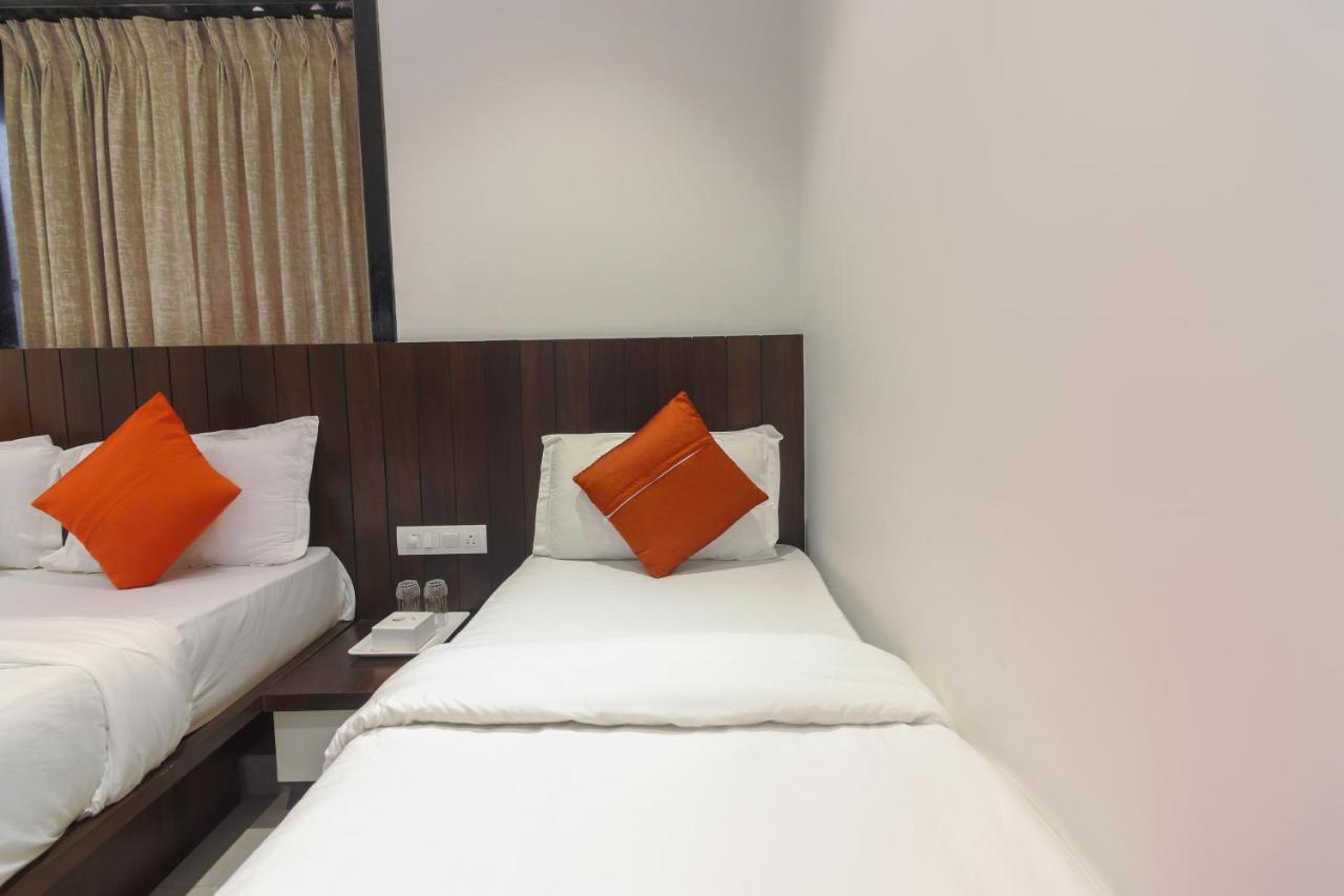 Hotel Flora Suites Мумбаи Экстерьер фото