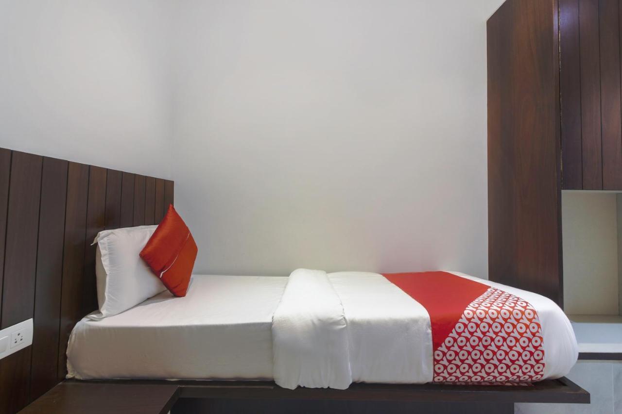 Hotel Flora Suites Мумбаи Экстерьер фото