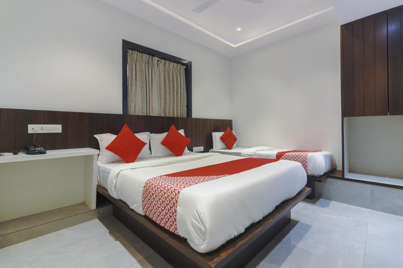 Hotel Flora Suites Мумбаи Экстерьер фото