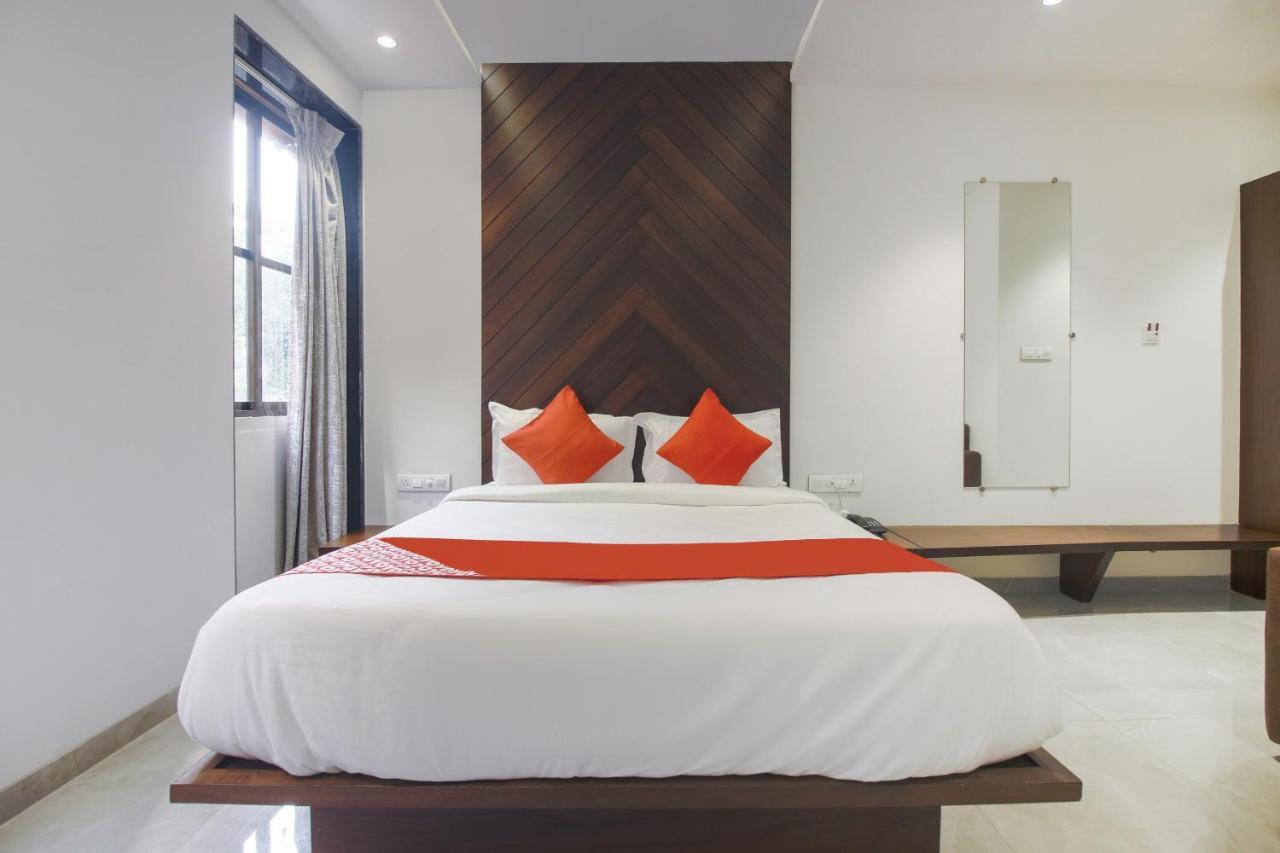 Hotel Flora Suites Мумбаи Экстерьер фото